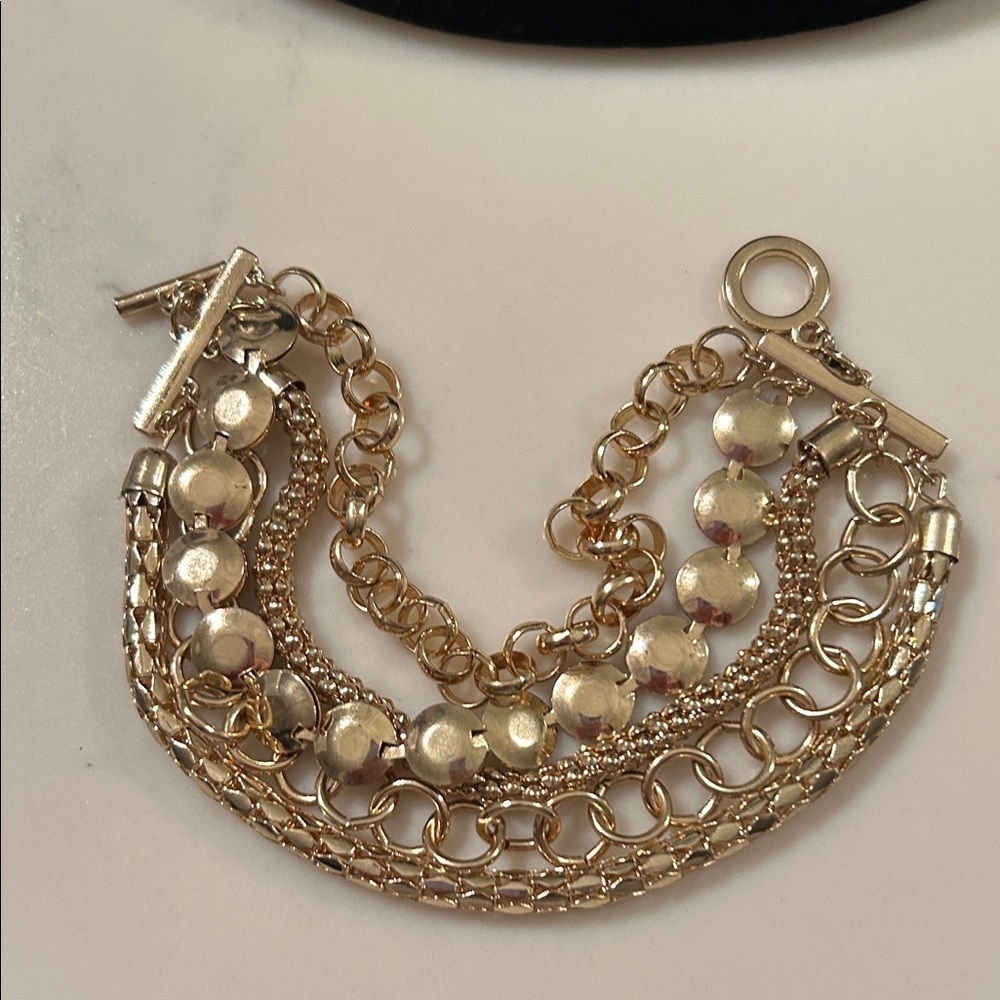 Elegant Gold Chain Bracelet
